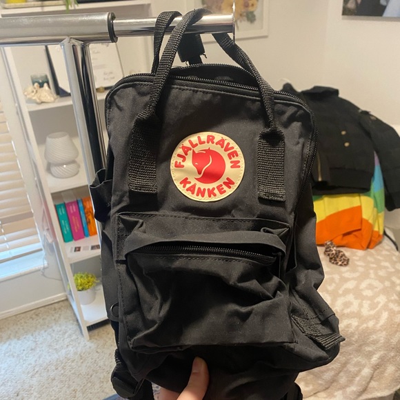 Fjallraven Mini Kanken - Picture 1 of 3